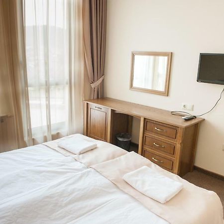 Hotel Chateau Des Bergers Targoviste Kültér fotó