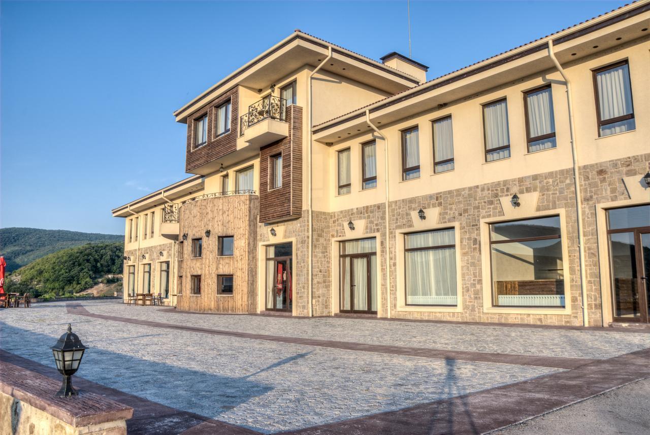 Hotel Chateau Des Bergers Targoviste Kültér fotó