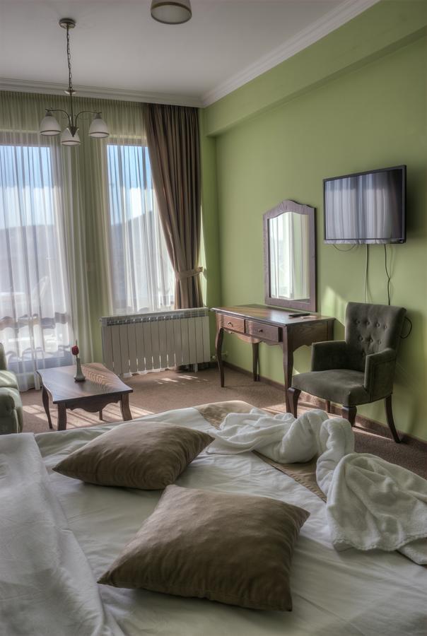 Hotel Chateau Des Bergers Targoviste Kültér fotó