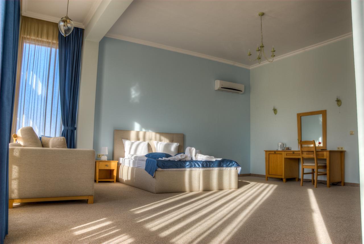 Hotel Chateau Des Bergers Targoviste Kültér fotó