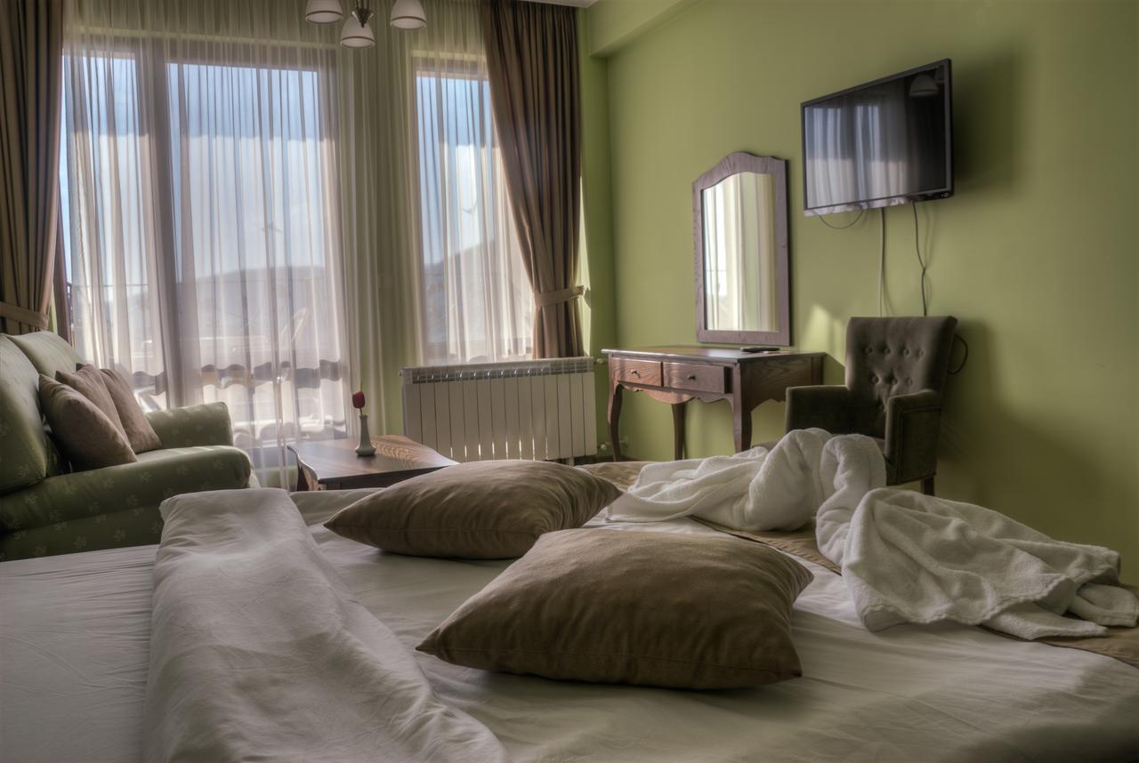 Hotel Chateau Des Bergers Targoviste Kültér fotó