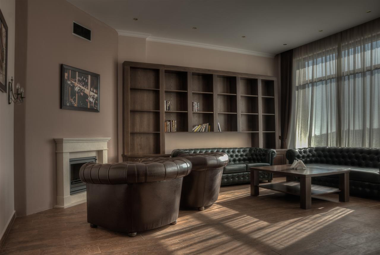 Hotel Chateau Des Bergers Targoviste Kültér fotó