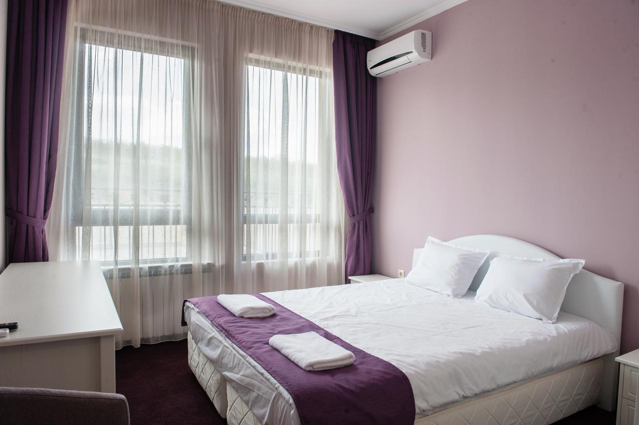 Hotel Chateau Des Bergers Targoviste Kültér fotó