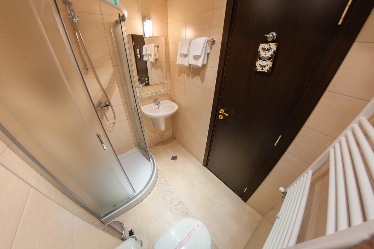 Hotel Chateau Des Bergers Targoviste Kültér fotó
