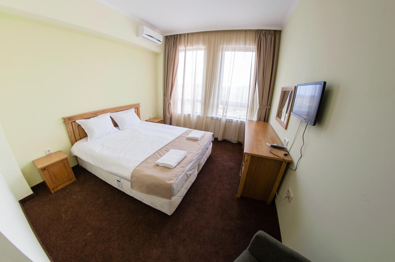 Hotel Chateau Des Bergers Targoviste Kültér fotó