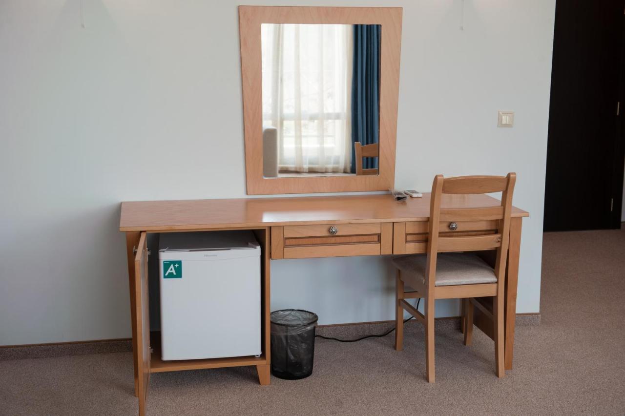 Hotel Chateau Des Bergers Targoviste Kültér fotó