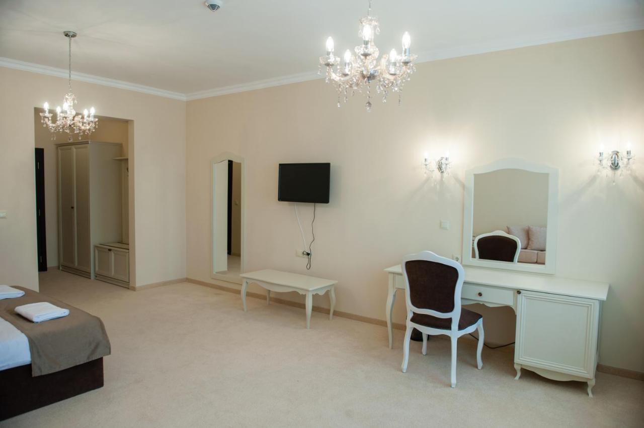 Hotel Chateau Des Bergers Targoviste Kültér fotó