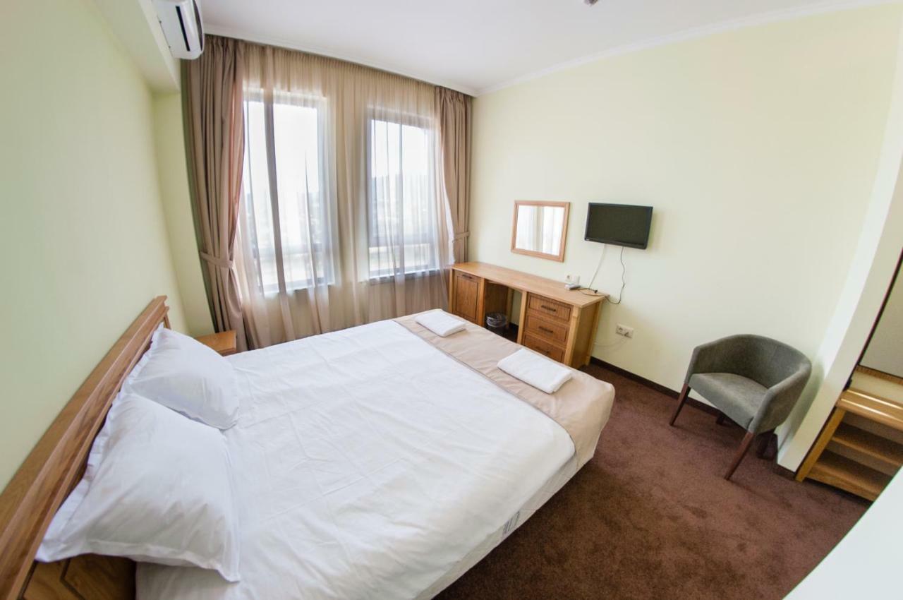 Hotel Chateau Des Bergers Targoviste Kültér fotó