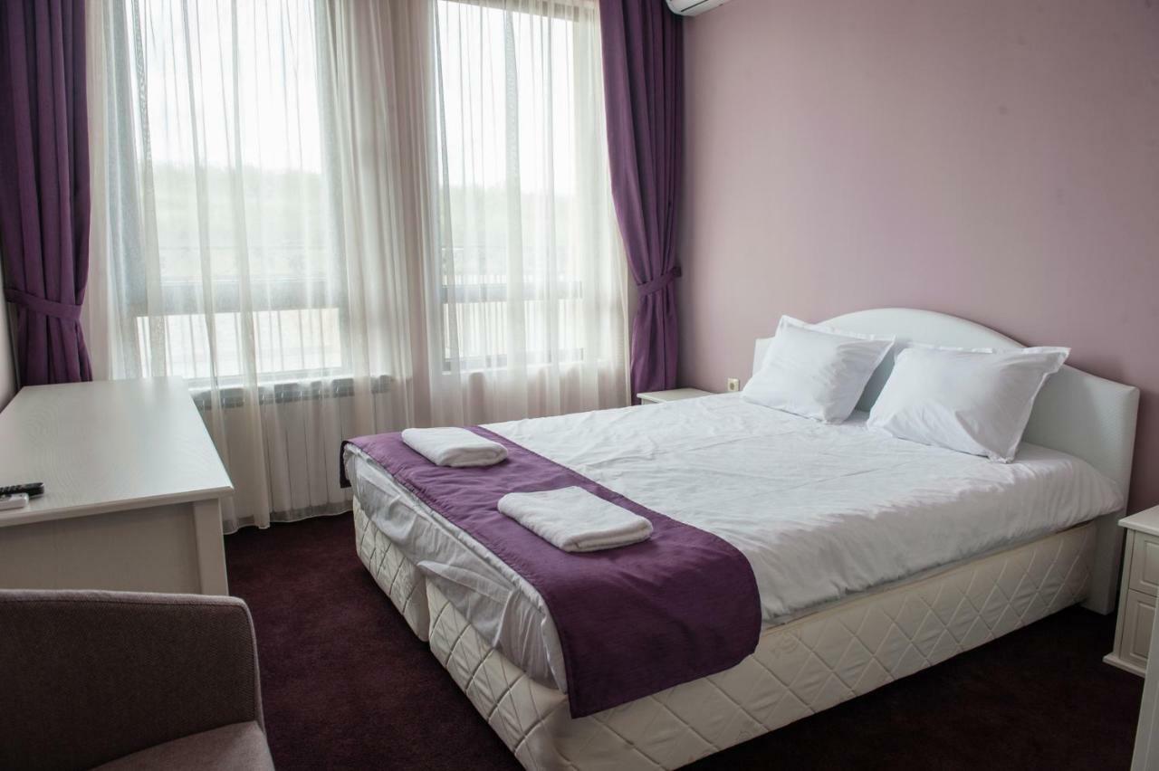 Hotel Chateau Des Bergers Targoviste Kültér fotó